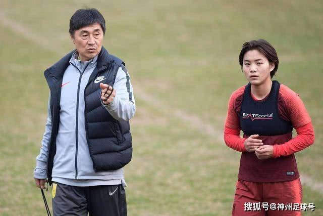 布朗新赛季面临更多对位挑战，76人众星闪耀